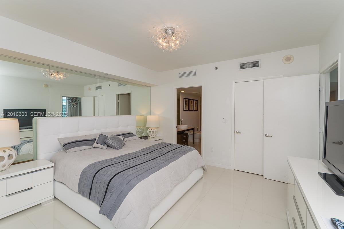 495 Brickell Ave #3710, Miami FL 33131