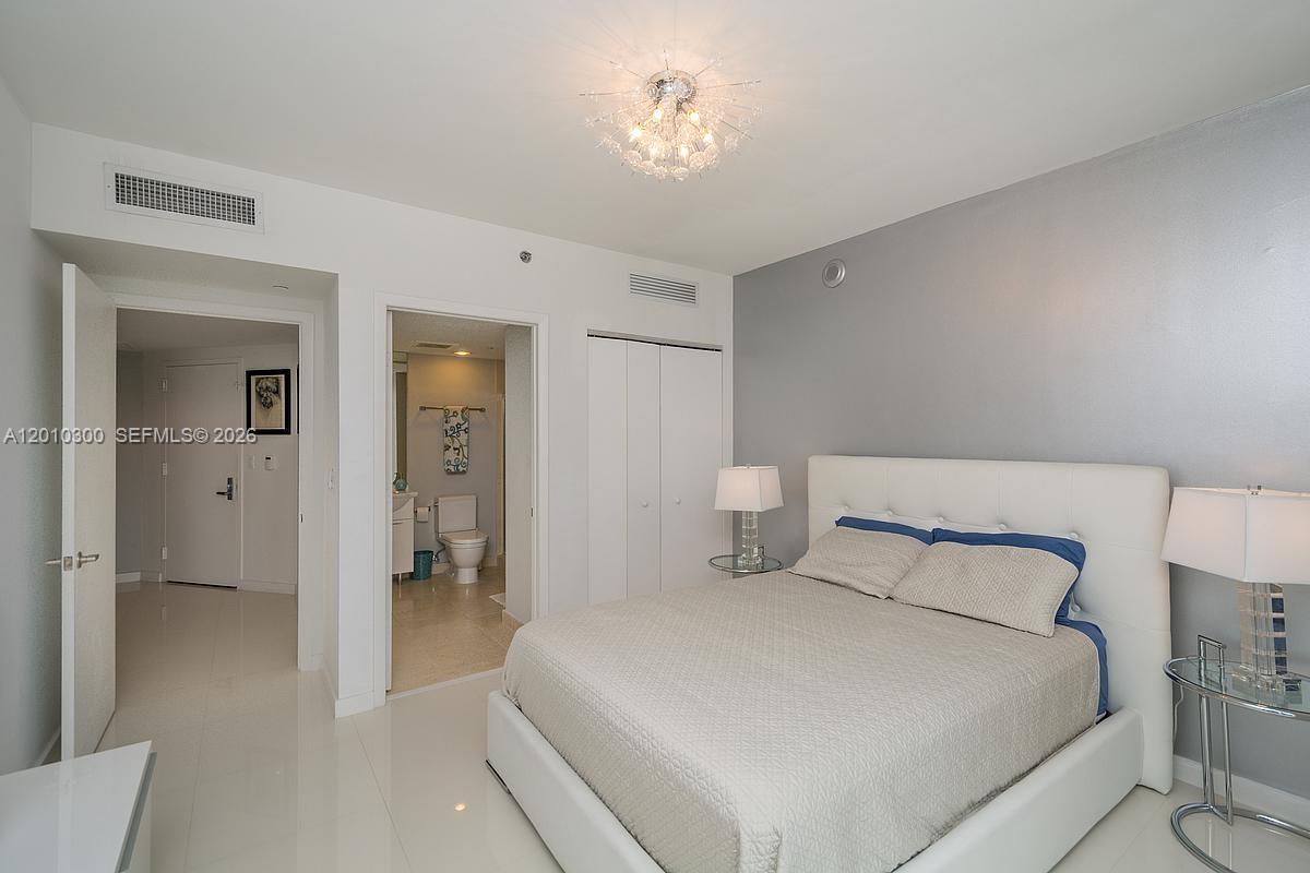 495 Brickell Ave #3710, Miami FL 33131