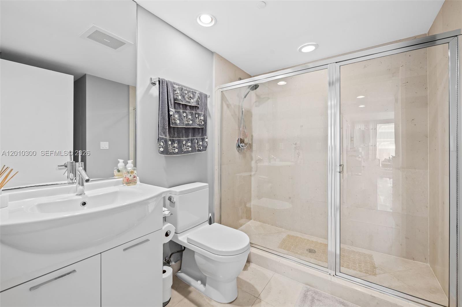 495 Brickell Ave #3710, Miami FL 33131