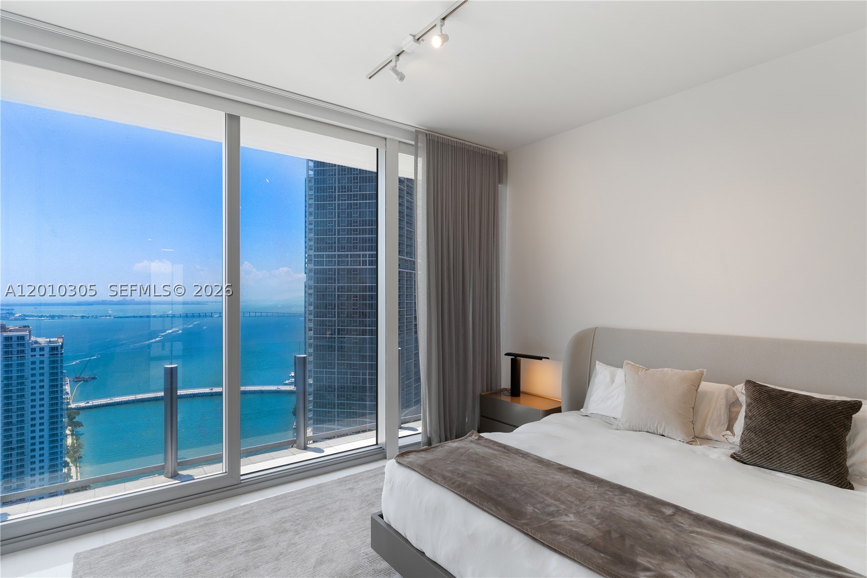 300 Biscayne Blvd Way #3503C, Miami FL 33131