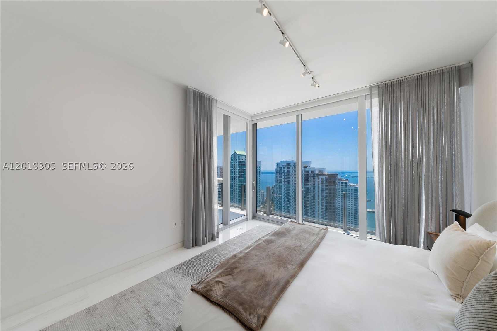 300 Biscayne Blvd Way #3503C, Miami FL 33131