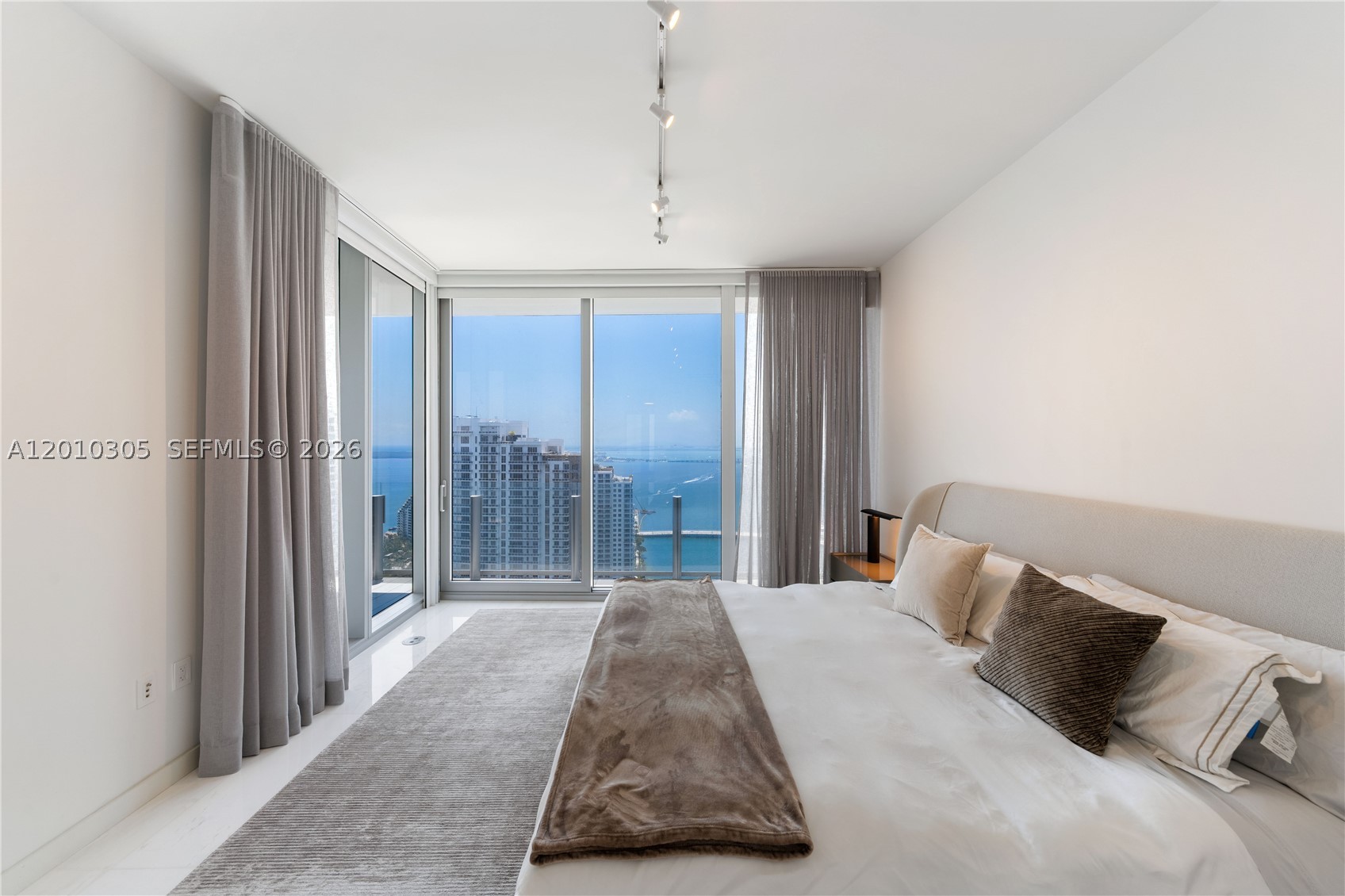 300 Biscayne Blvd Way #3503C, Miami FL 33131