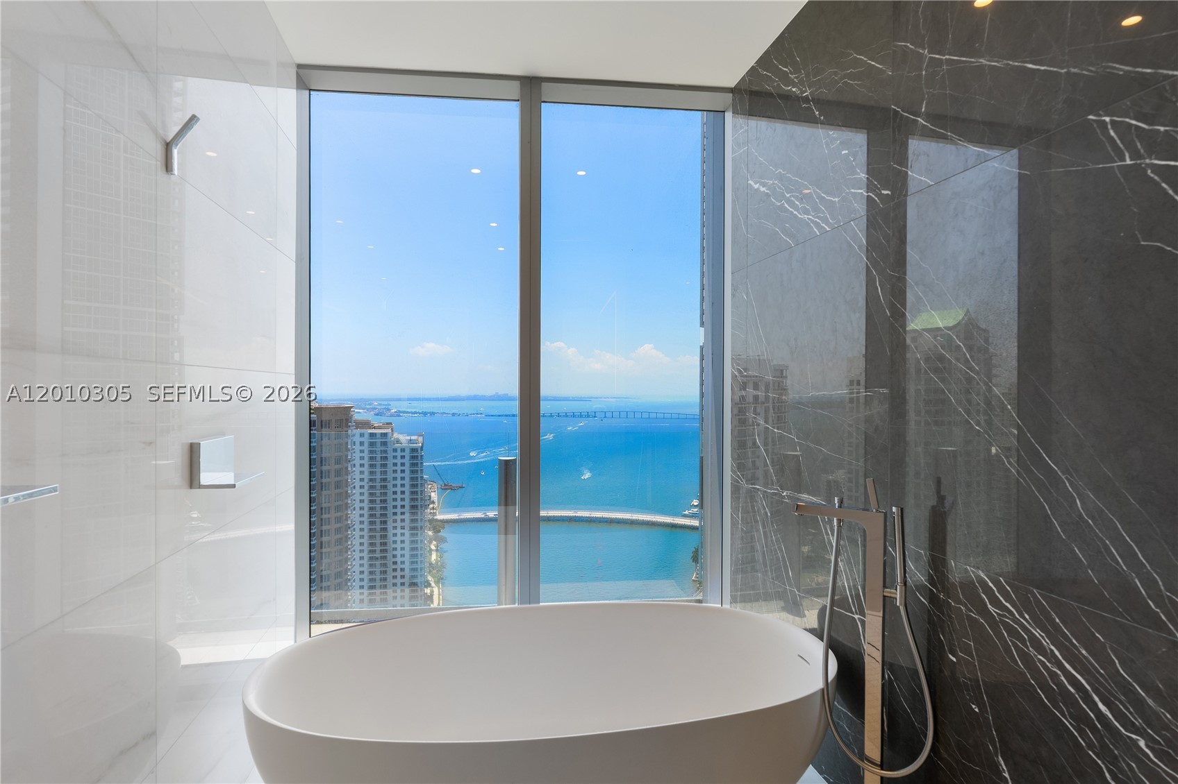 300 Biscayne Blvd Way #3503C, Miami FL 33131