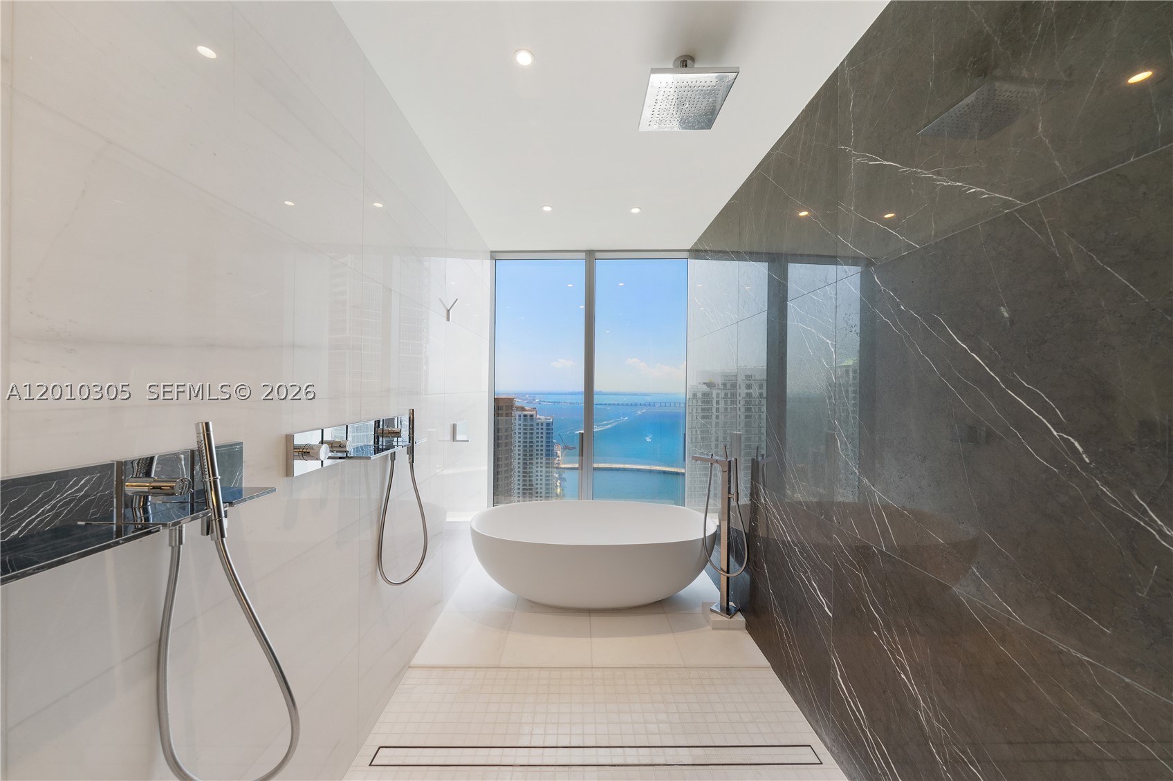 300 Biscayne Blvd Way #3503C, Miami FL 33131