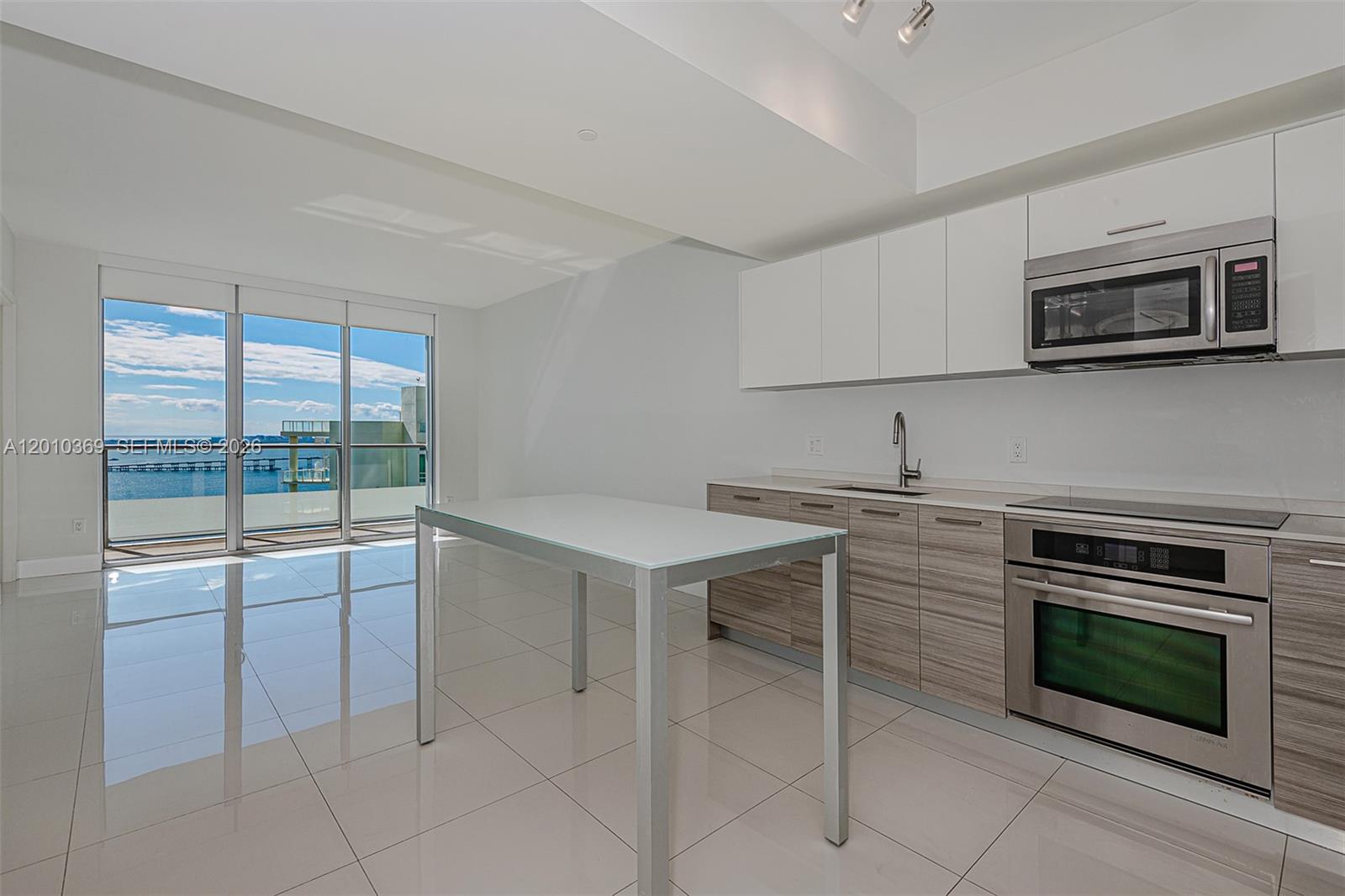 1300 Brickell Bay Dr #2808, Miami FL 33131