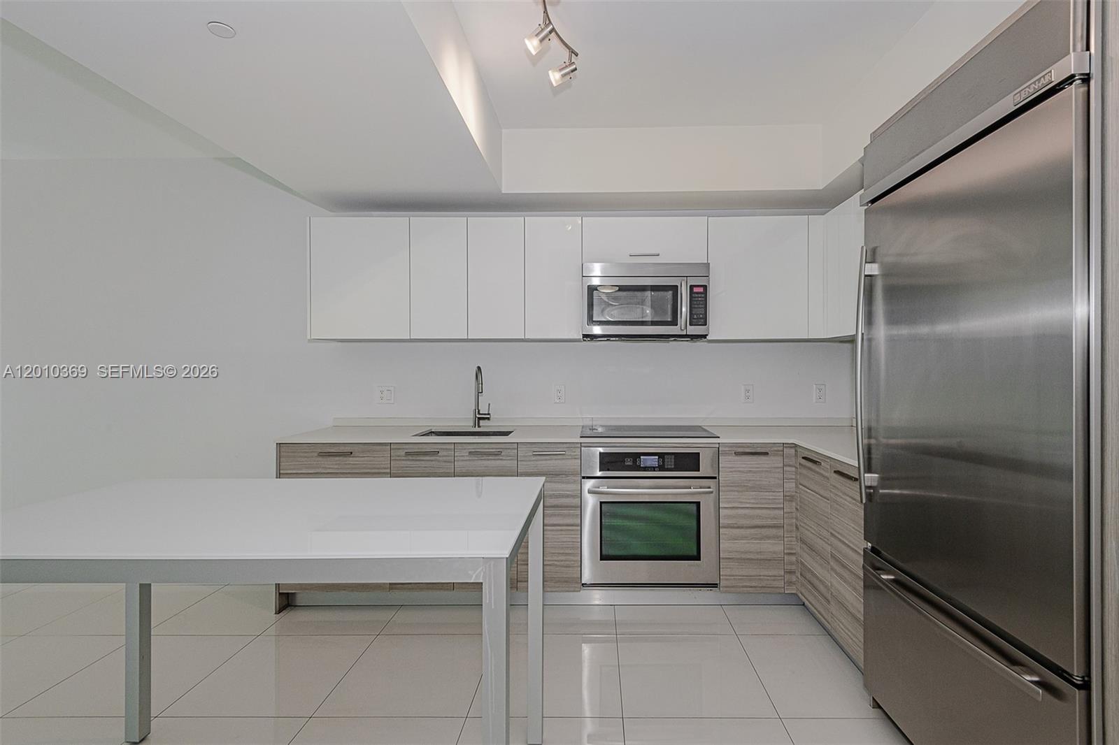 1300 Brickell Bay Dr #2808, Miami FL 33131
