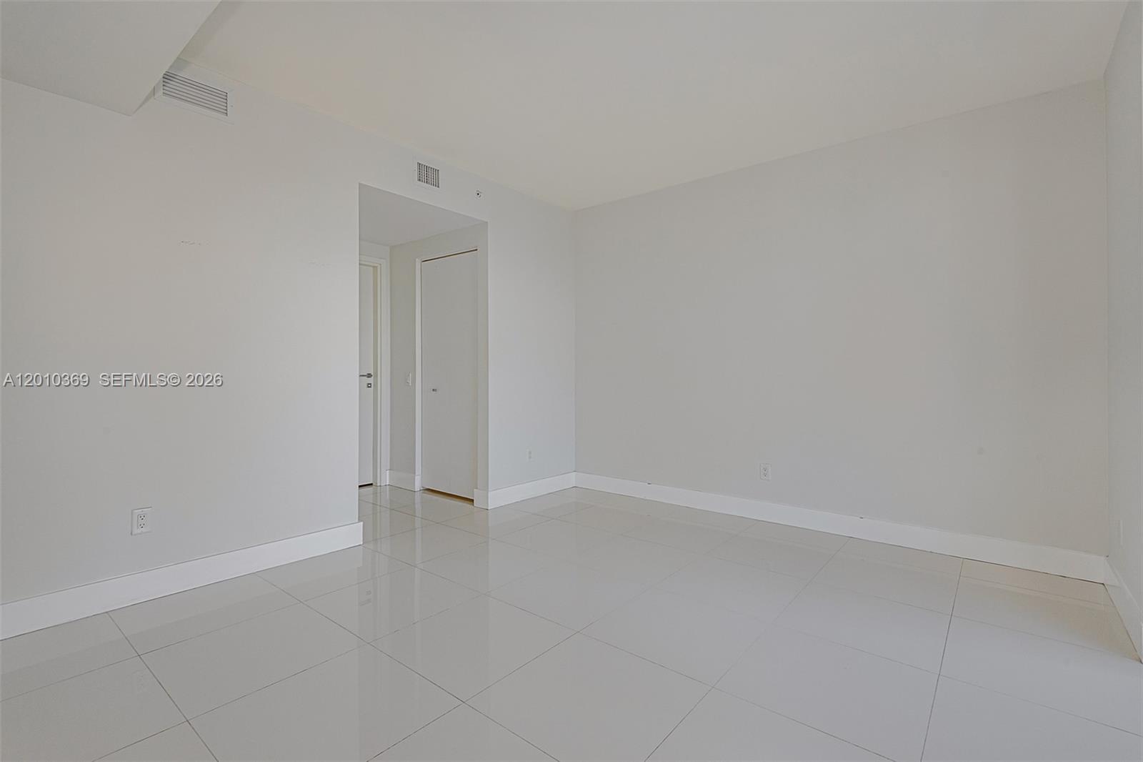 1300 Brickell Bay Dr #2808, Miami FL 33131