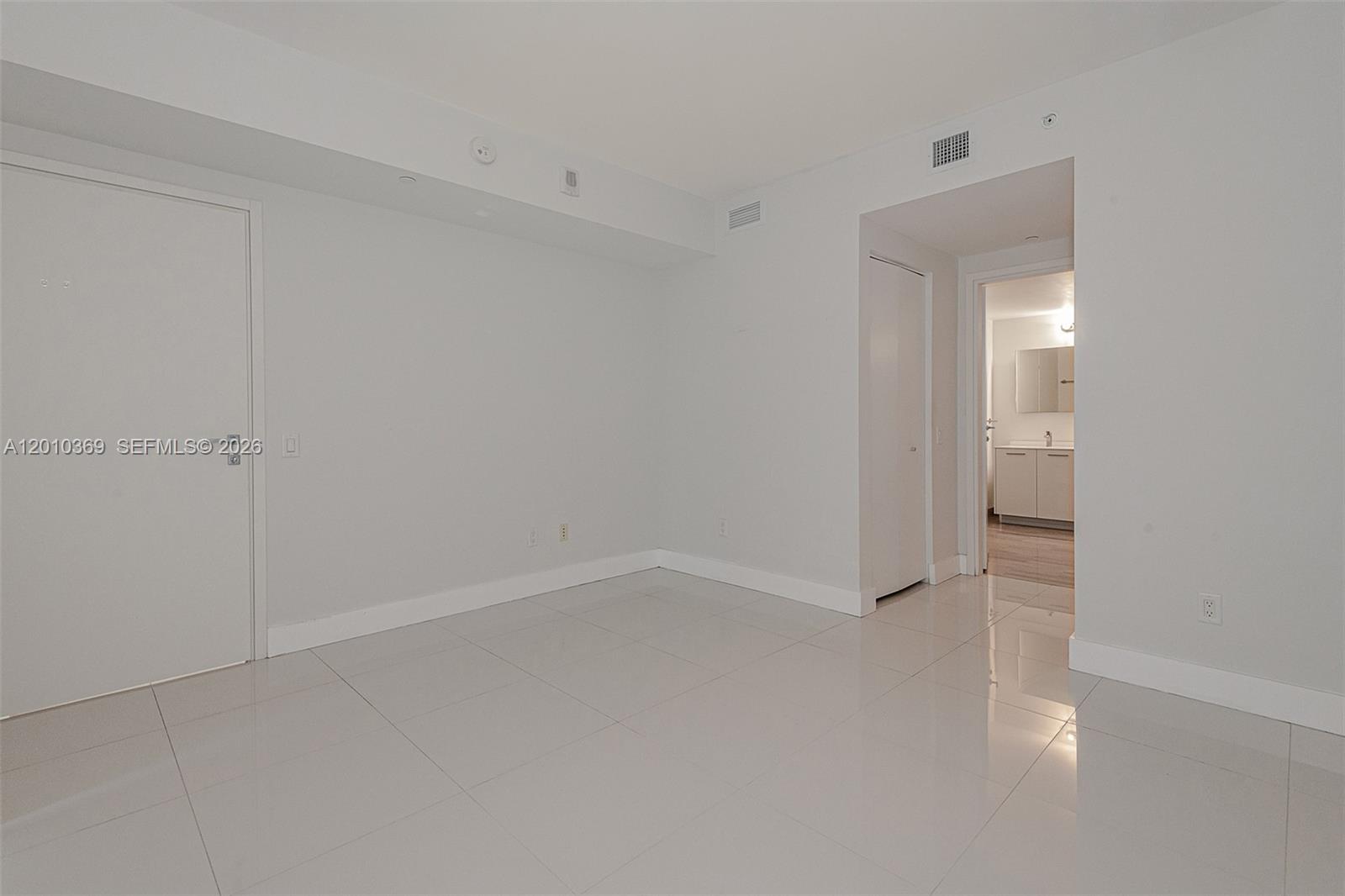 1300 Brickell Bay Dr #2808, Miami FL 33131