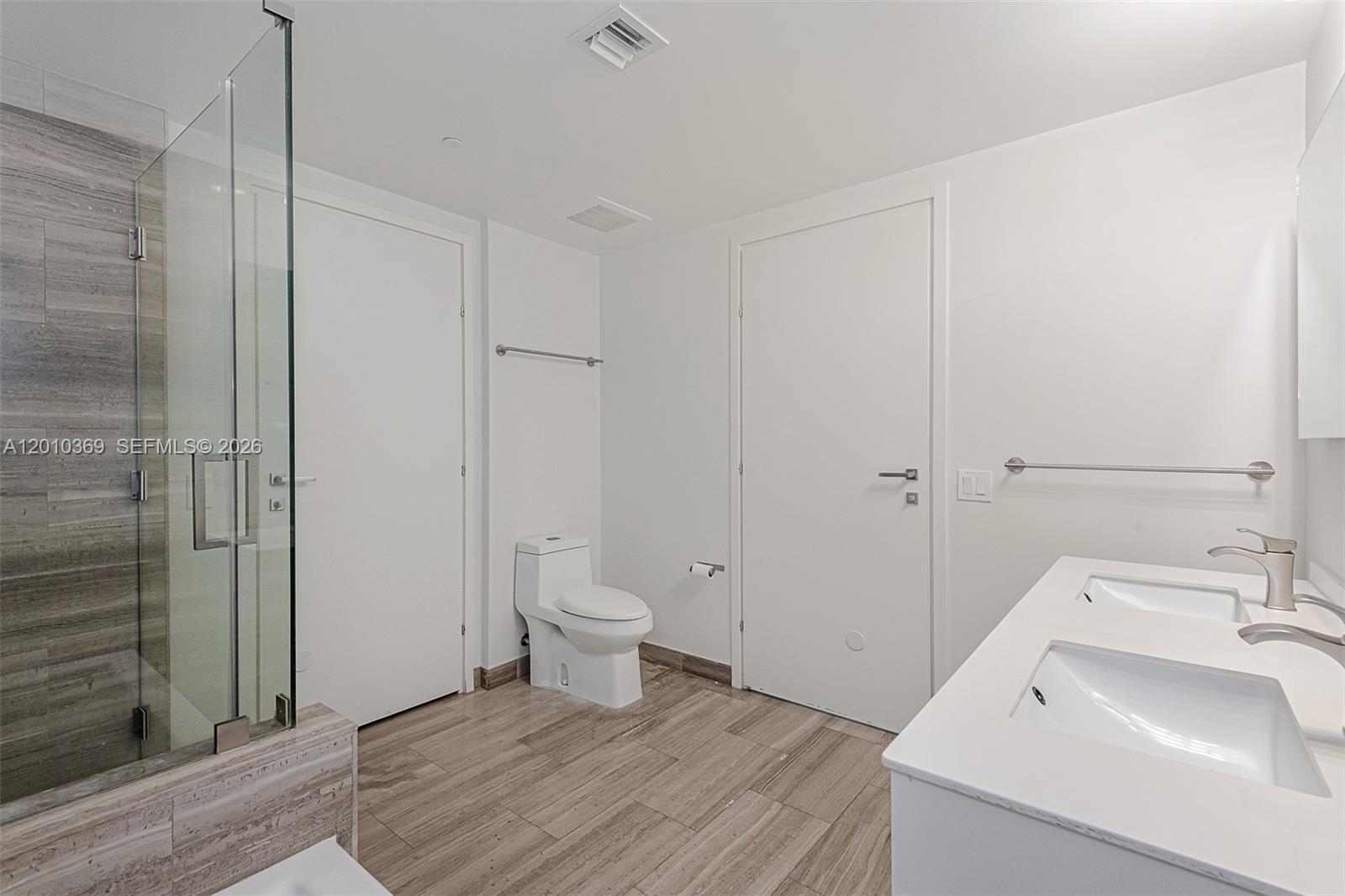 1300 Brickell Bay Dr #2808, Miami FL 33131