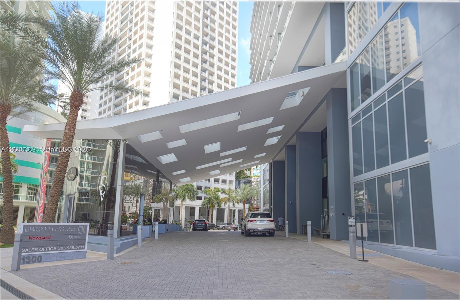 1300 Brickell Bay Dr #2808, Miami FL 33131