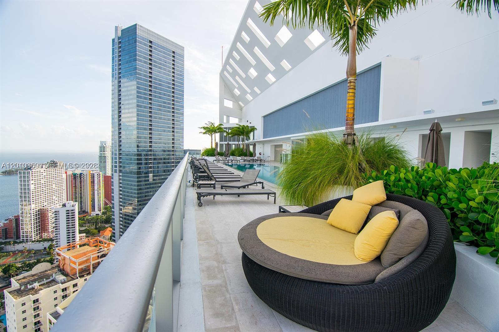 1300 Brickell Bay Dr #2808, Miami FL 33131