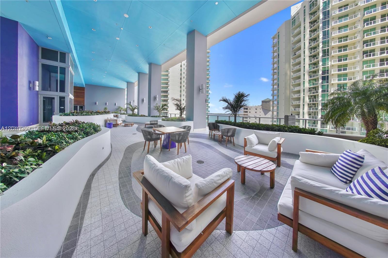 1300 Brickell Bay Dr #2808, Miami FL 33131