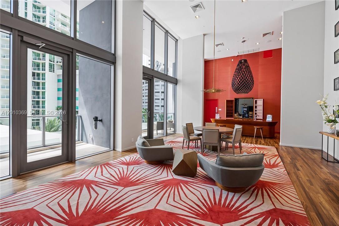 1300 Brickell Bay Dr #2808, Miami FL 33131