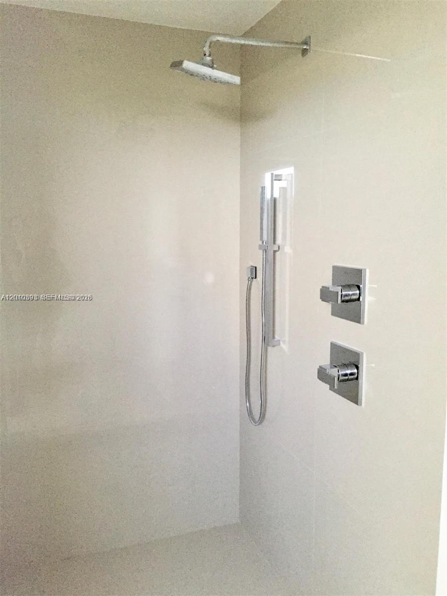 600 NE 27th St #2001, Miami FL 33137
