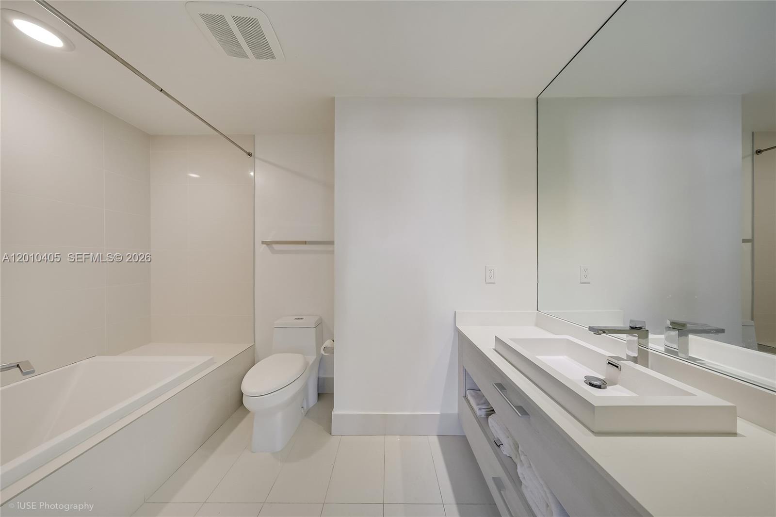 55 SW 9th St #2109, Miami FL 33130