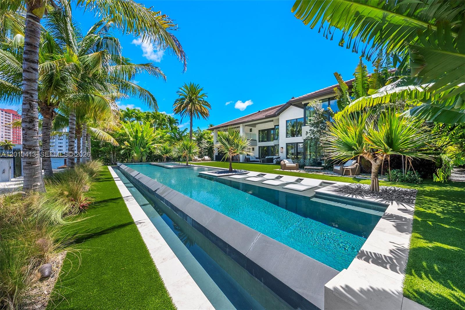 110 Holiday Dr, Hallandale Beach FL 33009