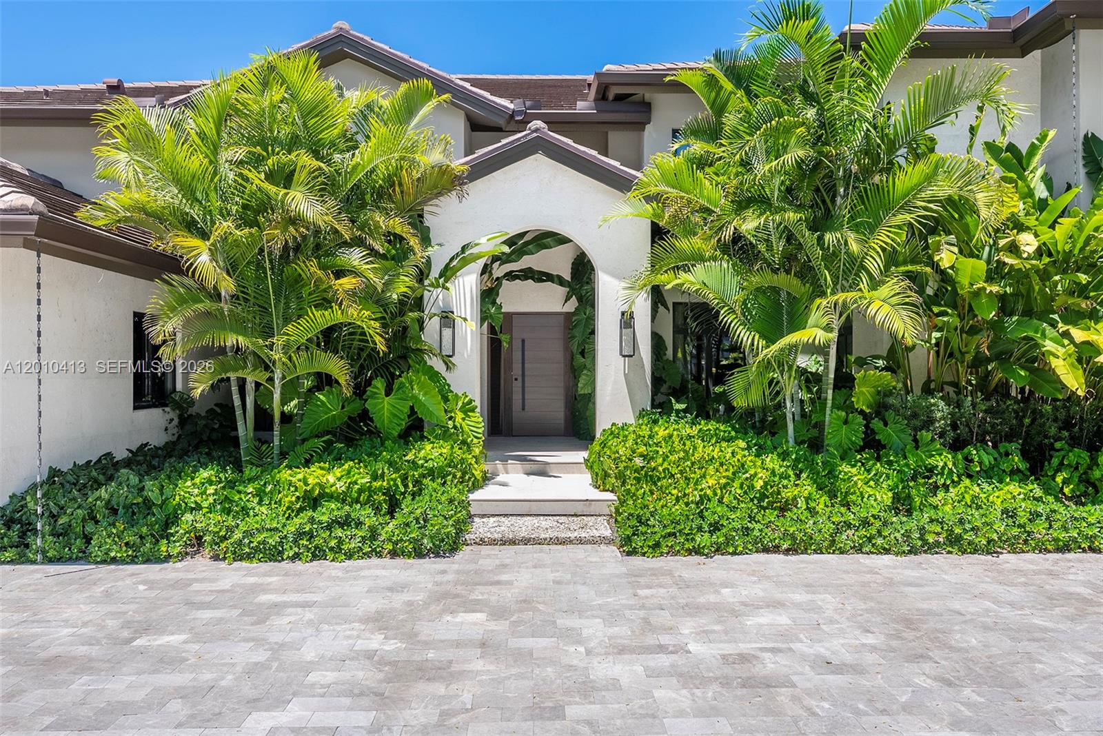 110 Holiday Dr, Hallandale Beach FL 33009