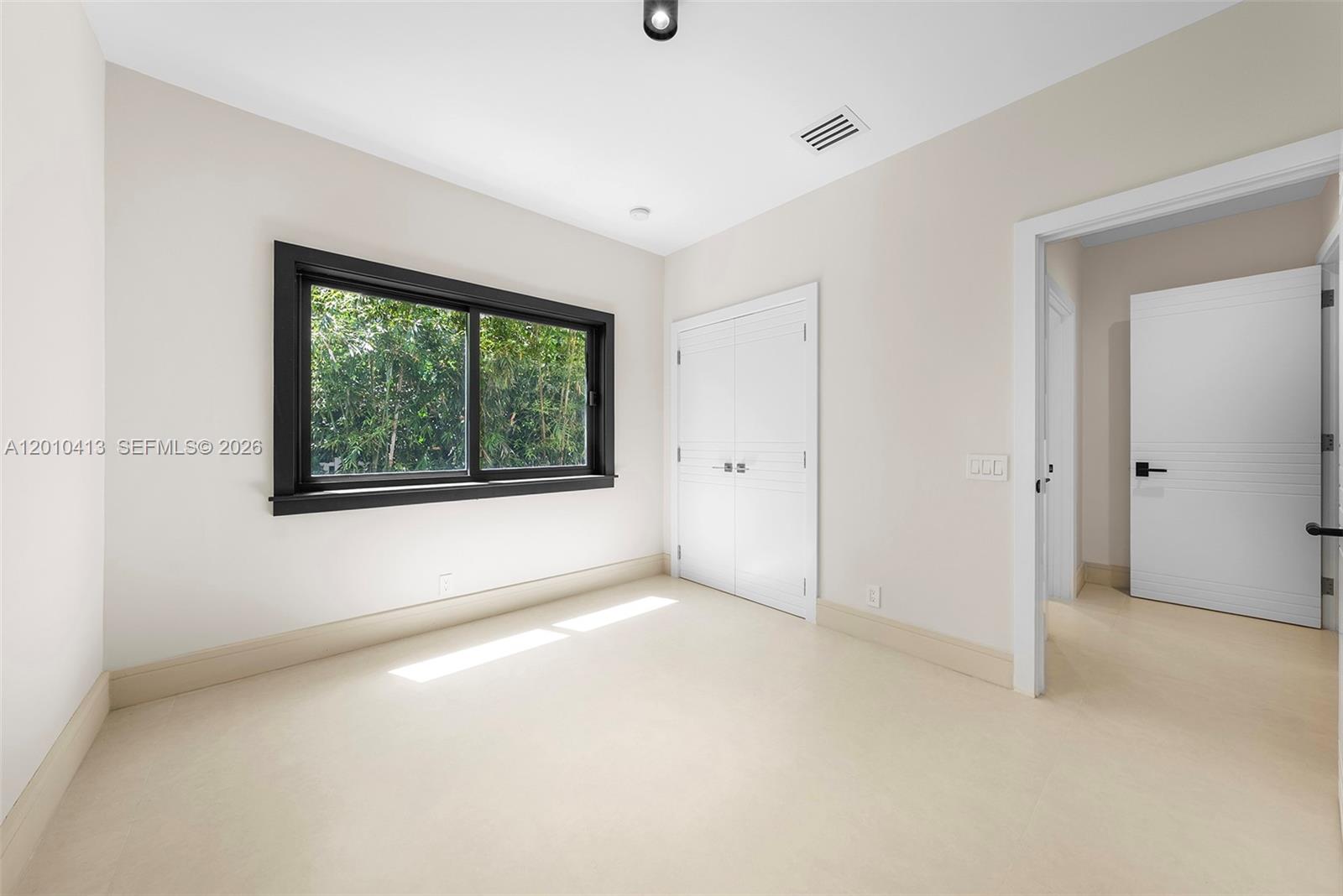 110 Holiday Dr, Hallandale Beach FL 33009