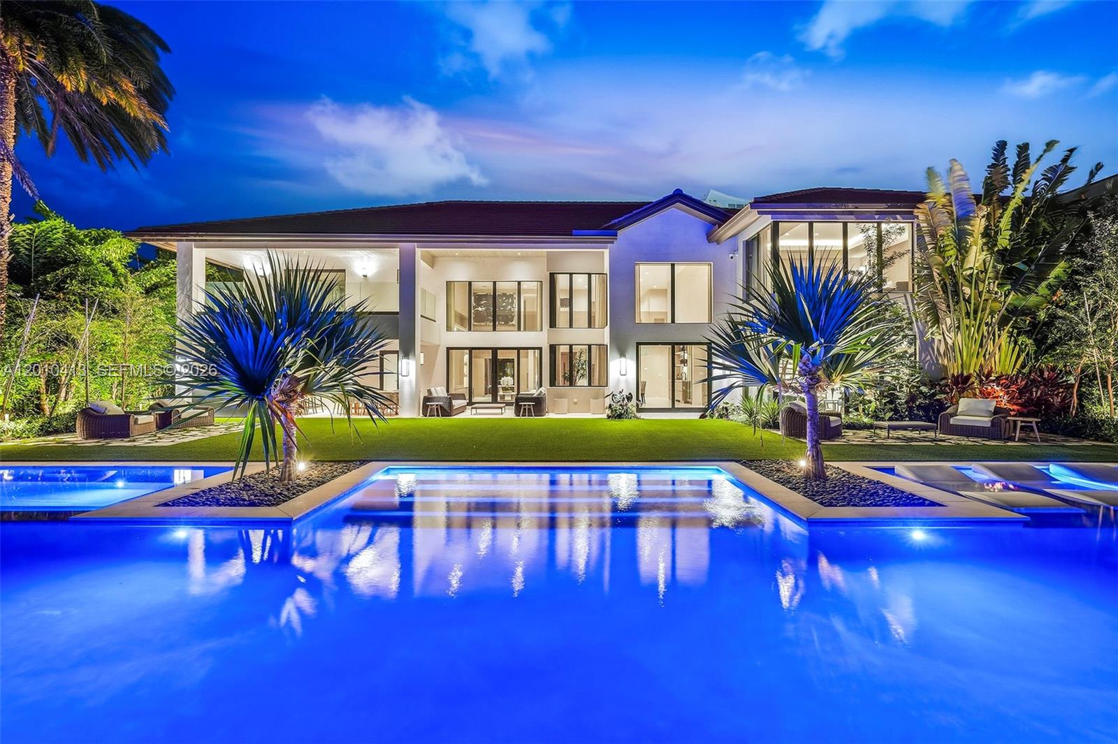 110 Holiday Dr, Hallandale Beach FL 33009