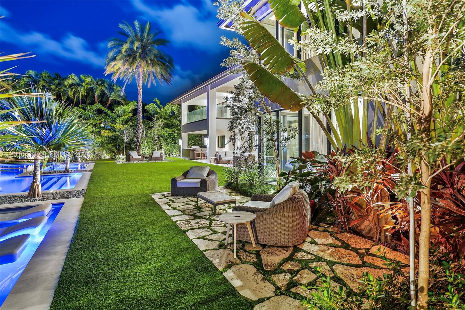110 Holiday Dr, Hallandale Beach FL 33009
