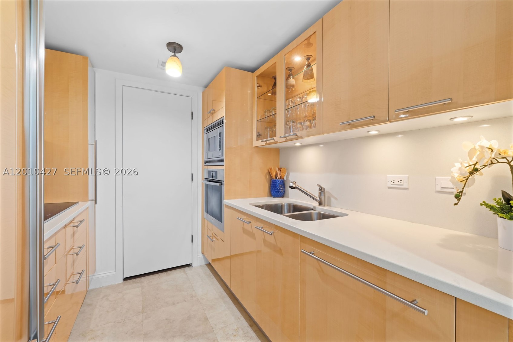 6801 Collins Ave #1215, Miami Beach FL 33141