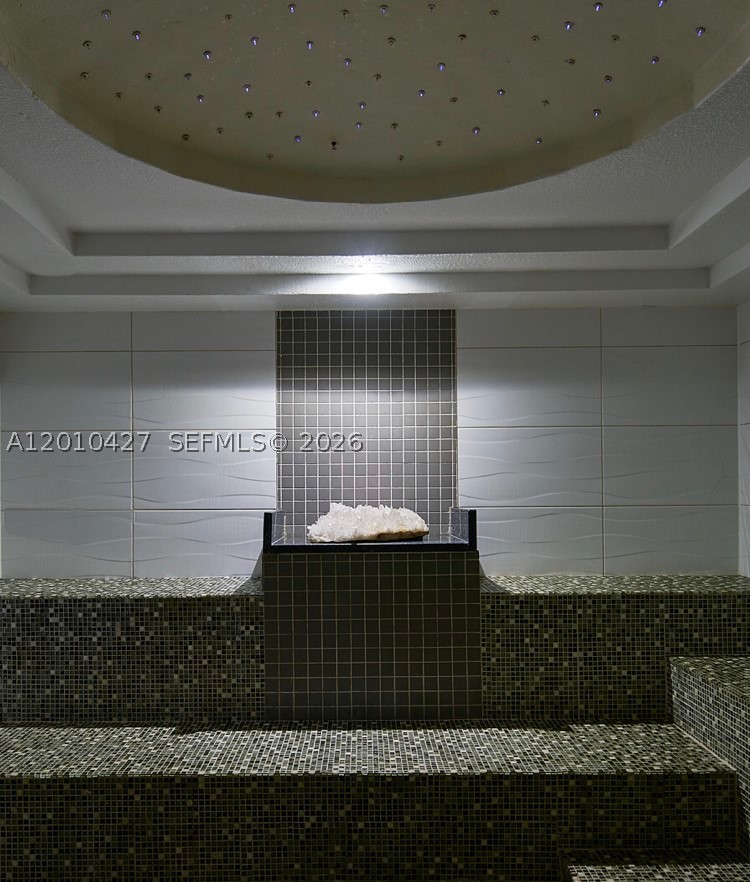6801 Collins Ave #1215, Miami Beach FL 33141