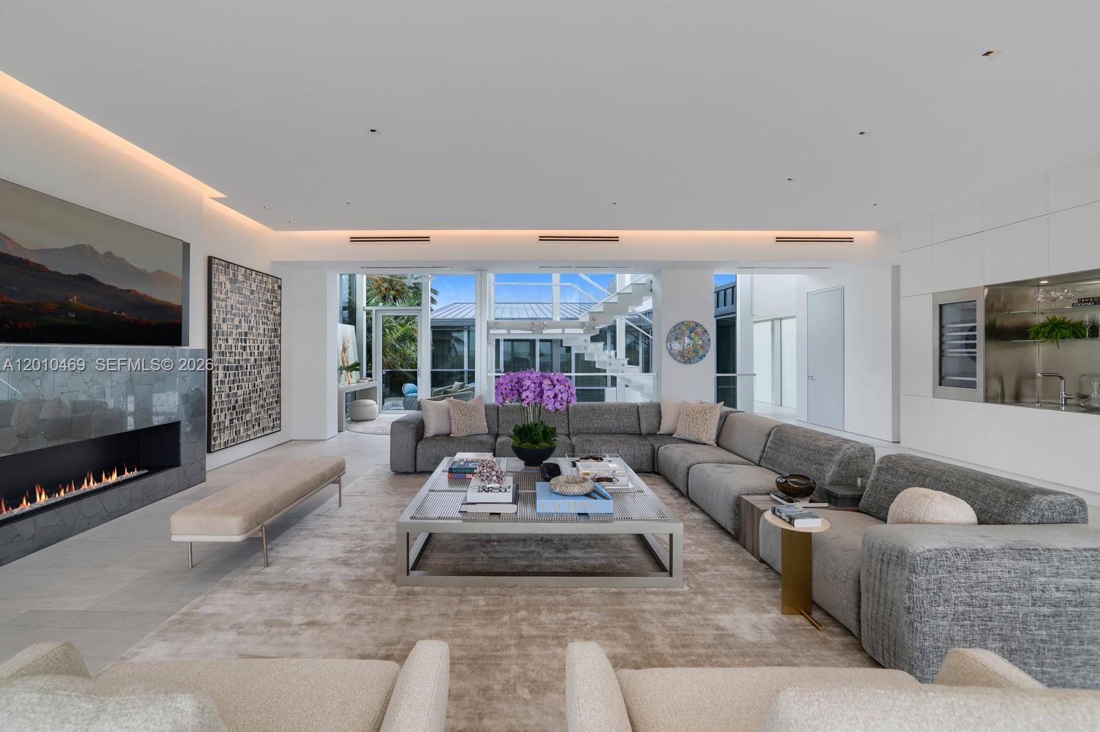 7815 Atlantic Way, Miami Beach FL 33141