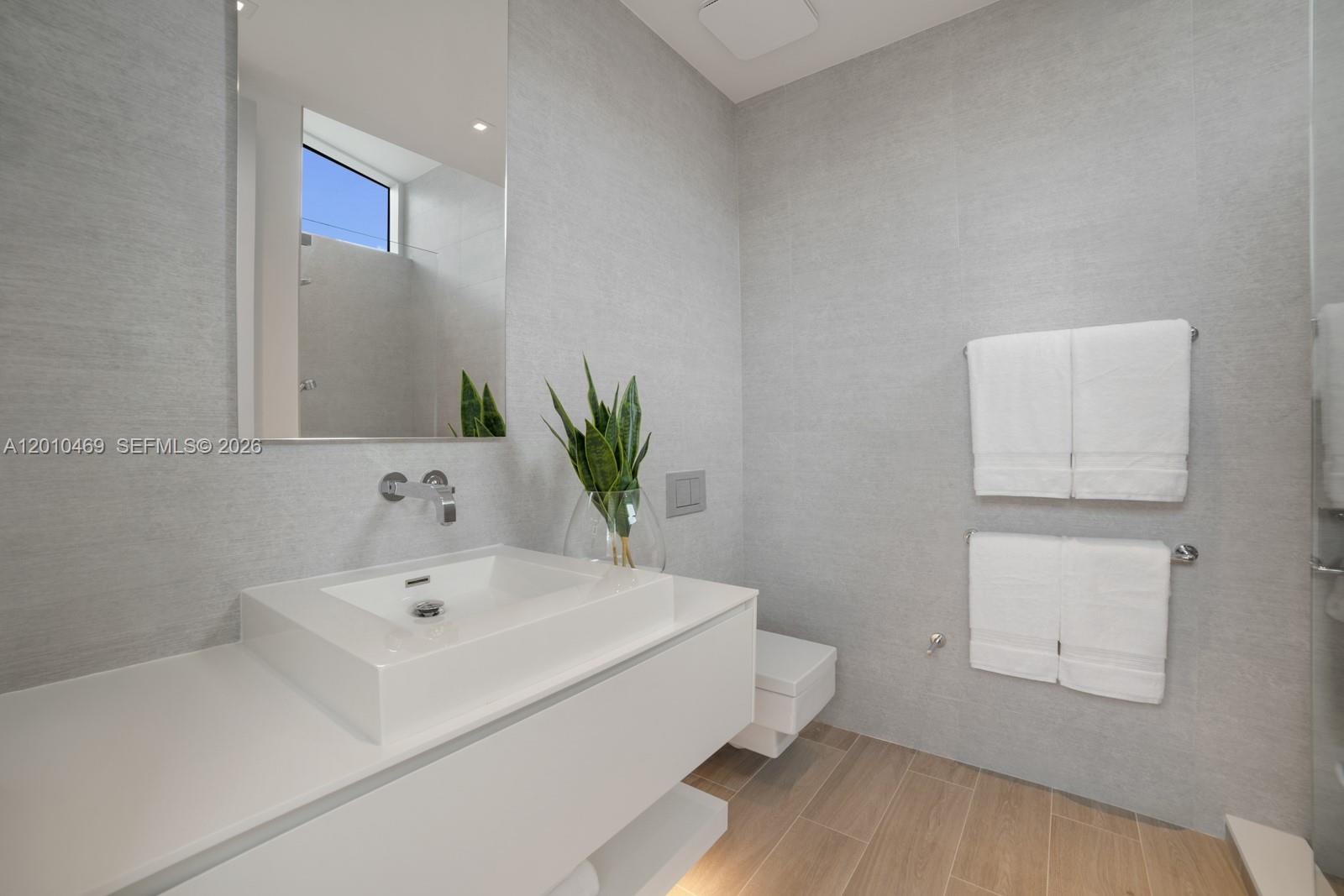 7815 Atlantic Way, Miami Beach FL 33141