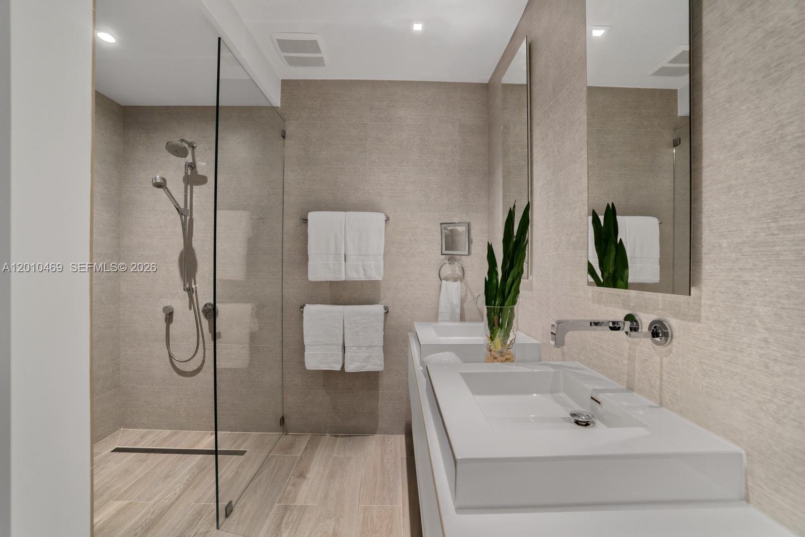 7815 Atlantic Way, Miami Beach FL 33141