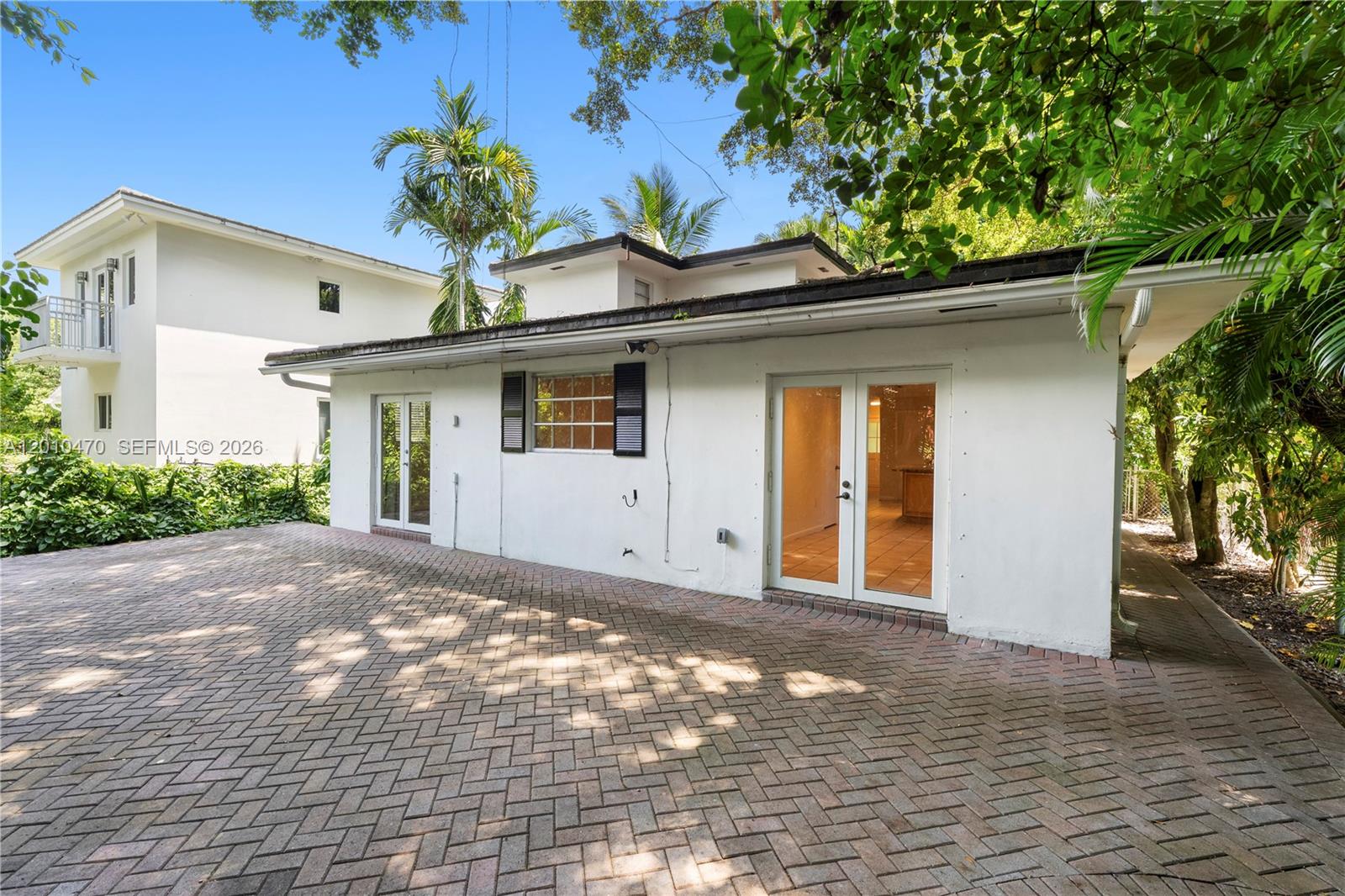 5520 San Vicente St, Coral Gables FL 33146