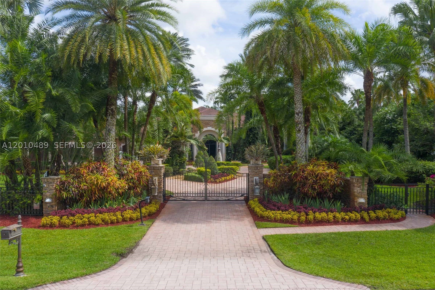 16740 Berkshire Ct, Southwest Ranches FL 33331