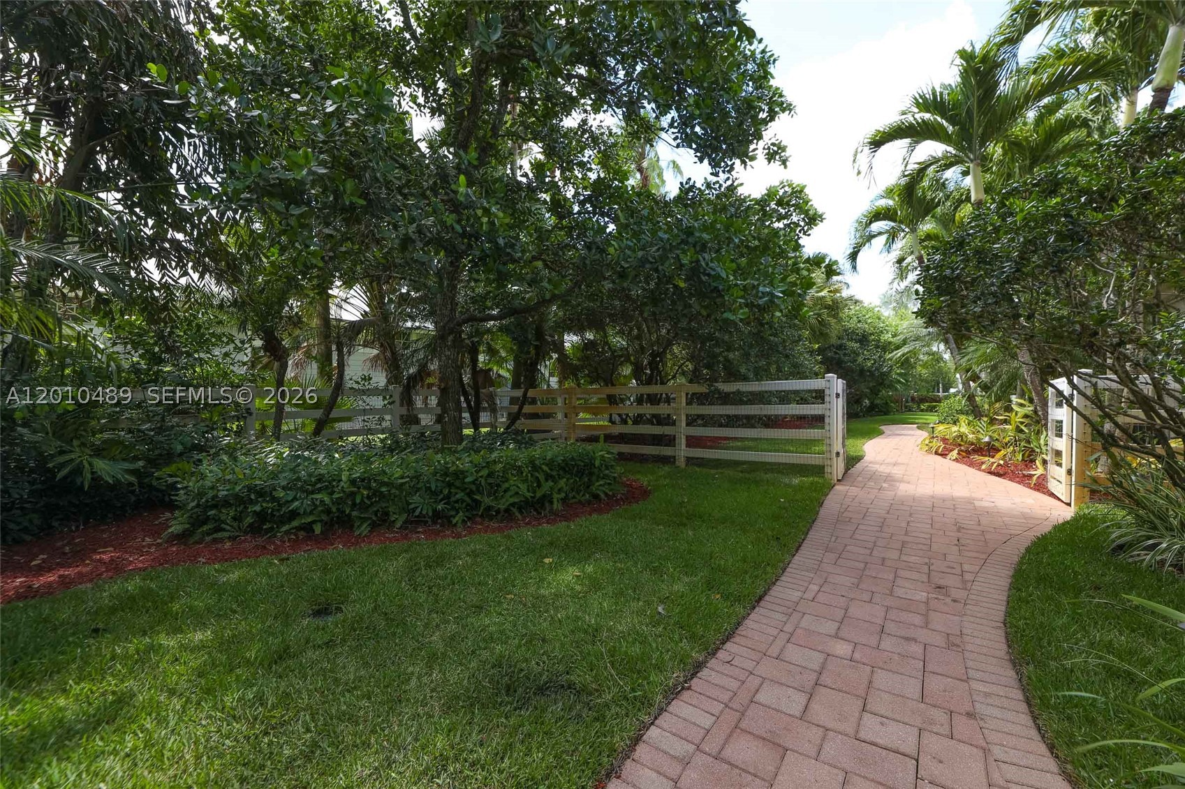 16740 Berkshire Ct, Southwest Ranches FL 33331
