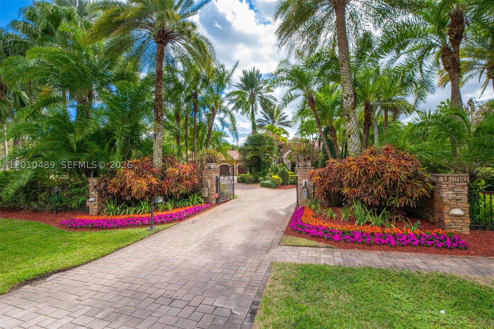 16740 Berkshire Ct, Southwest Ranches FL 33331