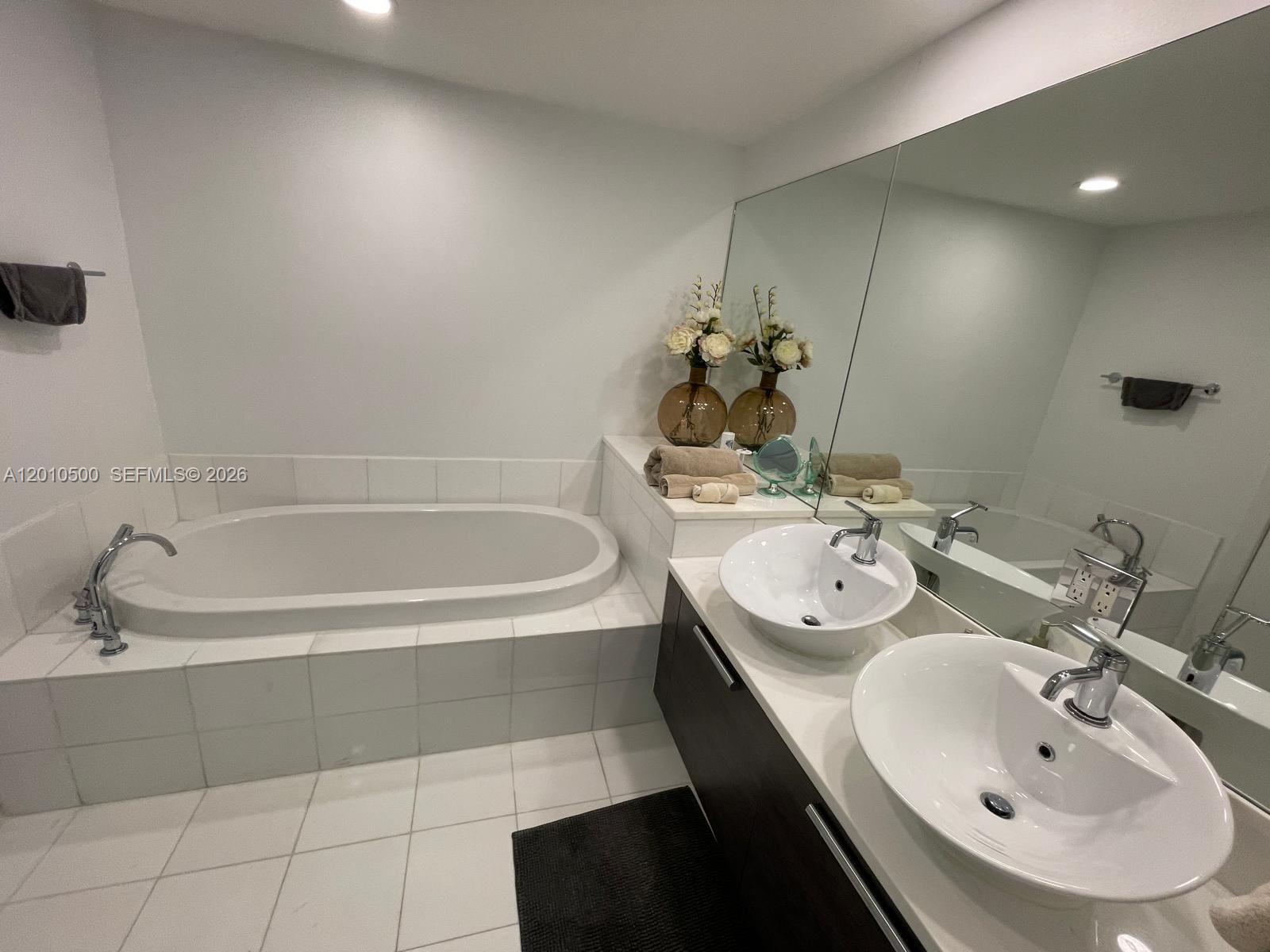 2950 NE 188th St #448, Aventura FL 33180