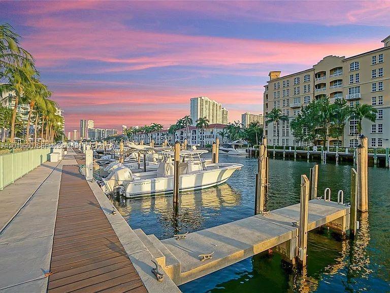 2950 NE 188th St #448, Aventura FL 33180