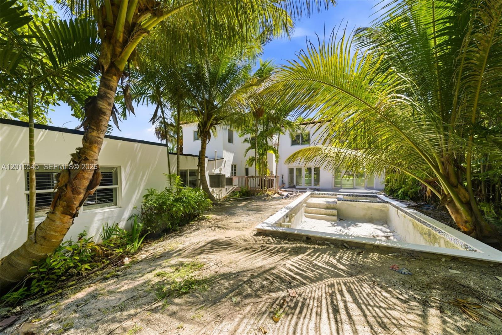 5824 Alton Rd, Miami Beach FL 33140