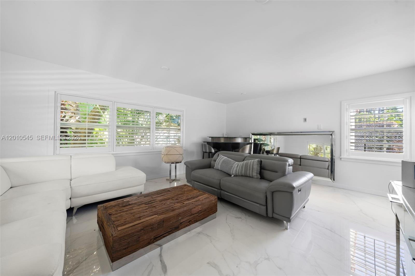 5824 Alton Rd, Miami Beach FL 33140