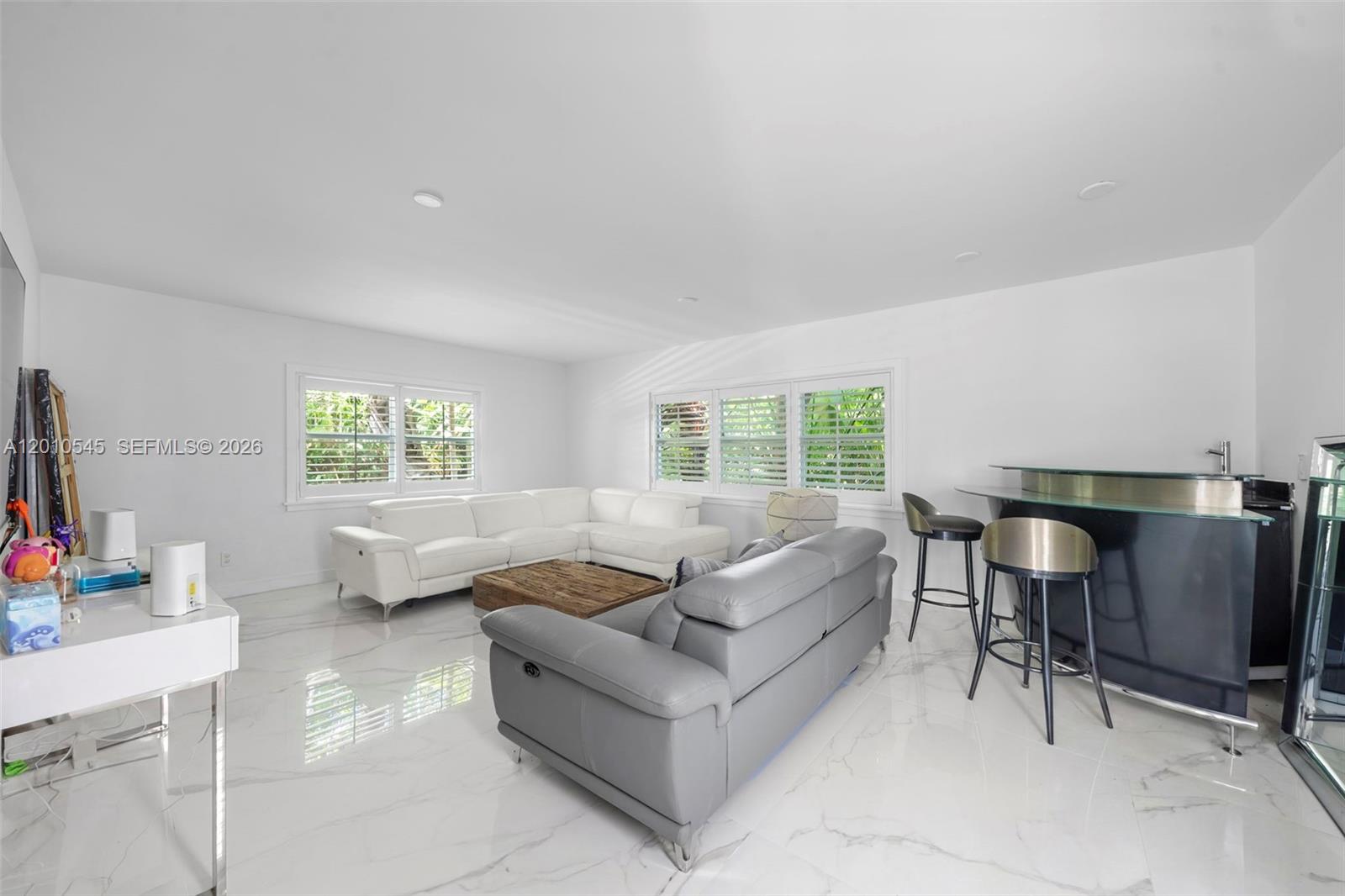 5824 Alton Rd, Miami Beach FL 33140