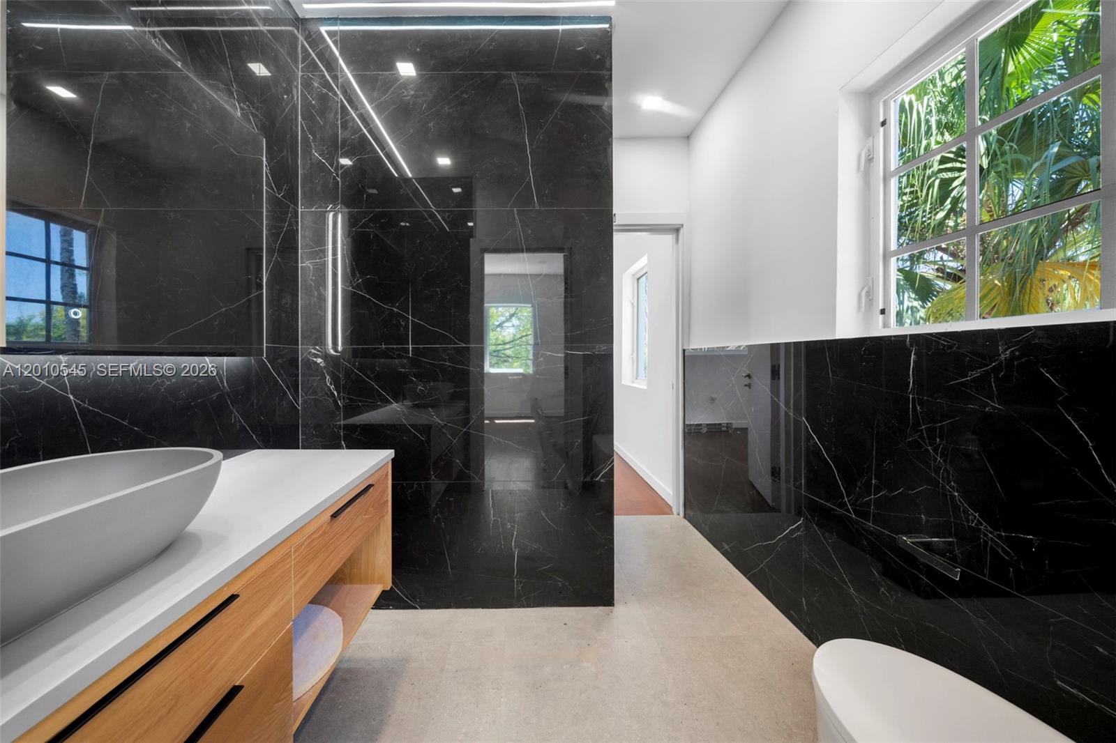 5824 Alton Rd, Miami Beach FL 33140
