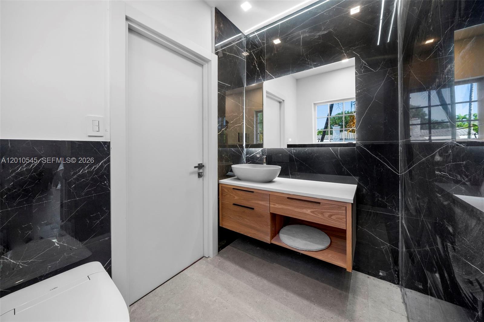 5824 Alton Rd, Miami Beach FL 33140