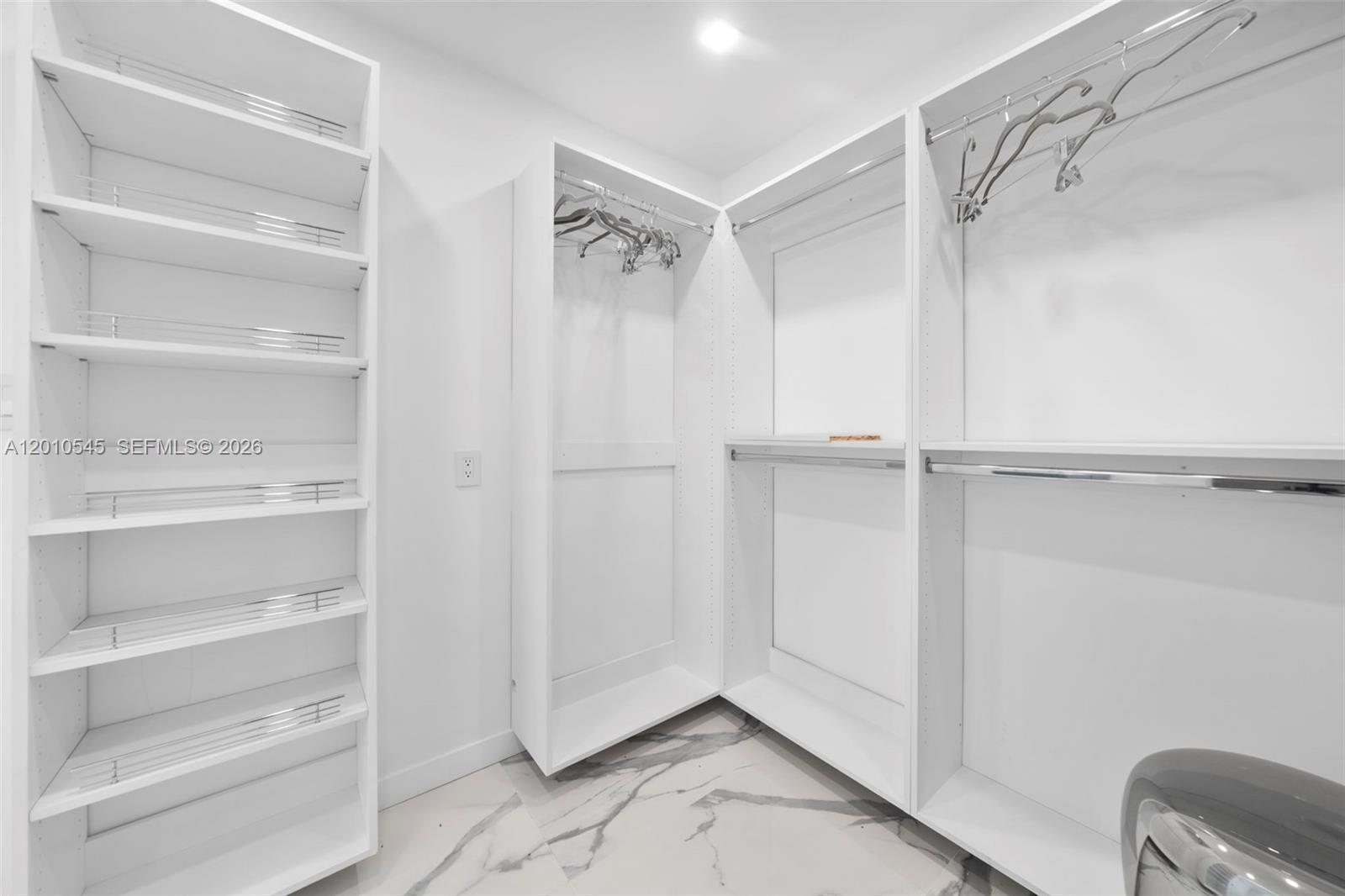 5824 Alton Rd, Miami Beach FL 33140