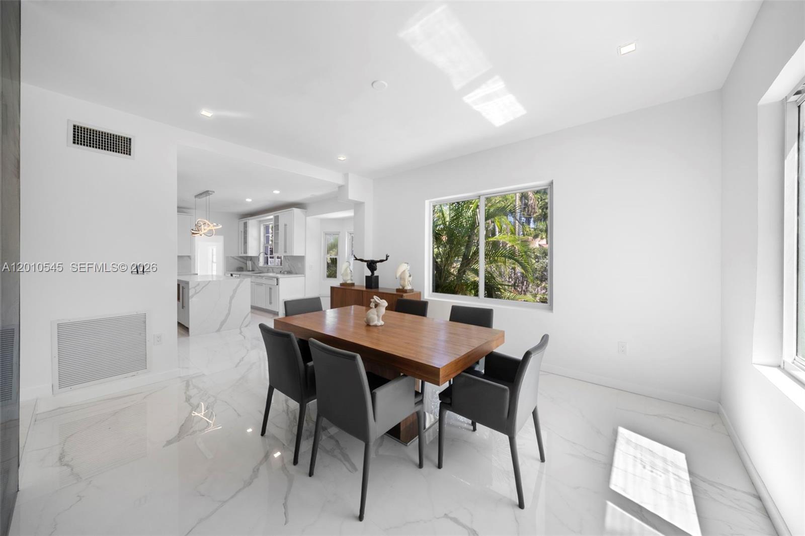 5824 Alton Rd, Miami Beach FL 33140