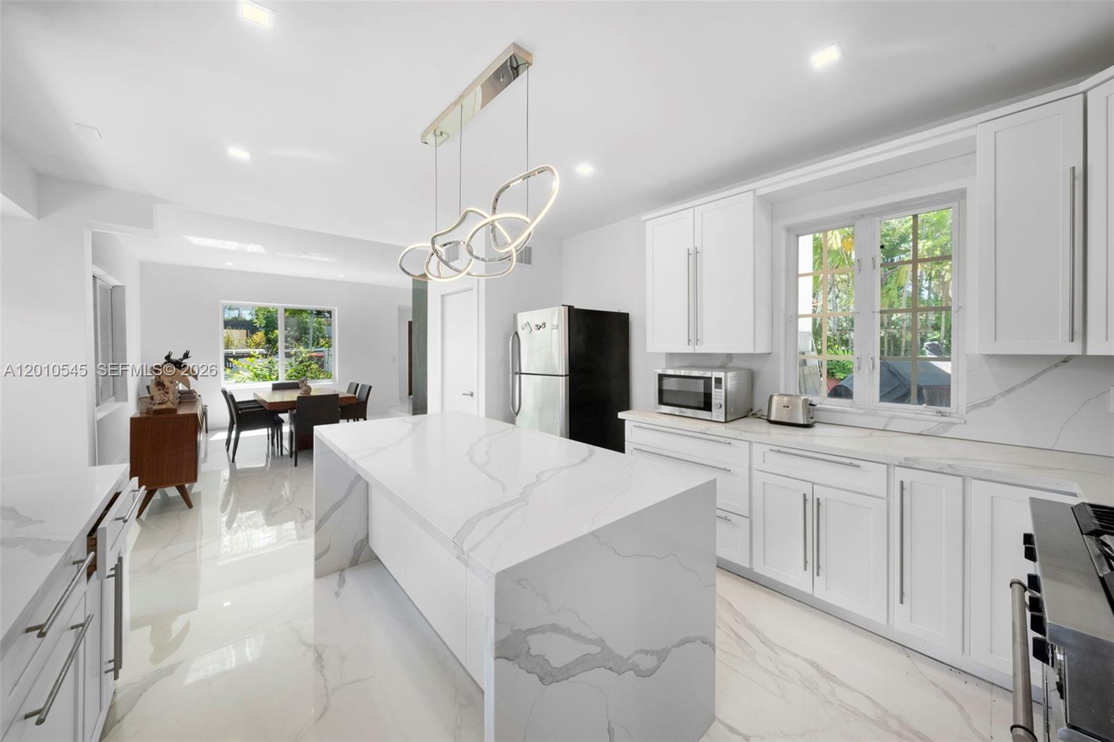 5824 Alton Rd, Miami Beach FL 33140