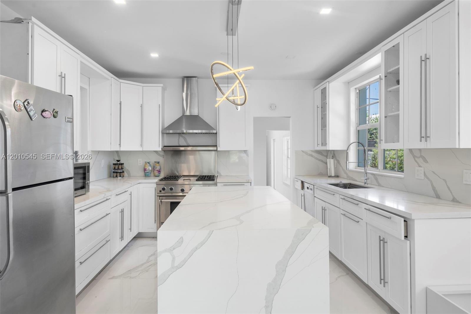 5824 Alton Rd, Miami Beach FL 33140