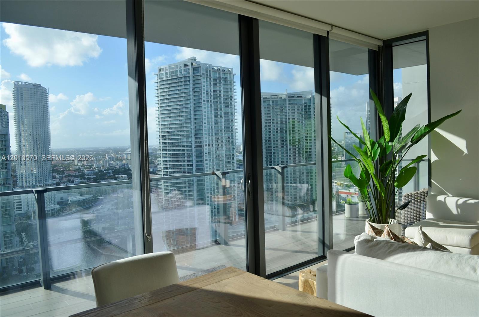 68 SE 6th St #2708, Miami FL 33131