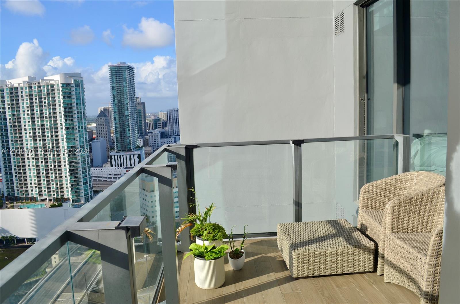 68 SE 6th St #2708, Miami FL 33131