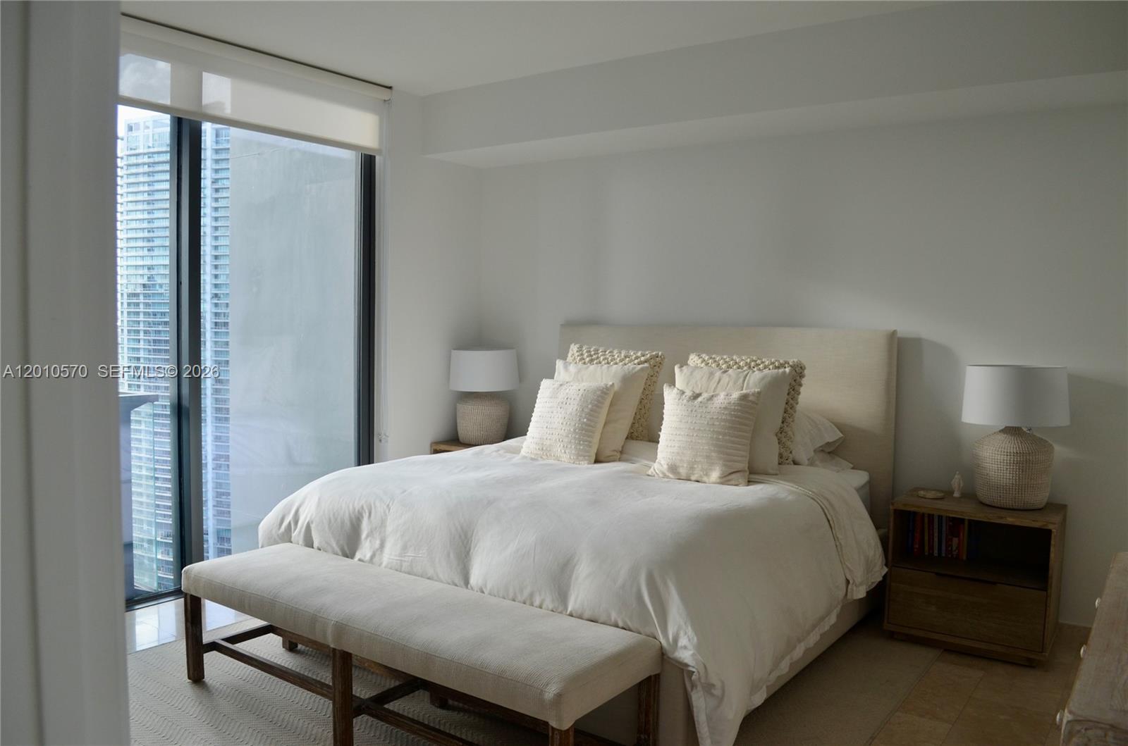 68 SE 6th St #2708, Miami FL 33131