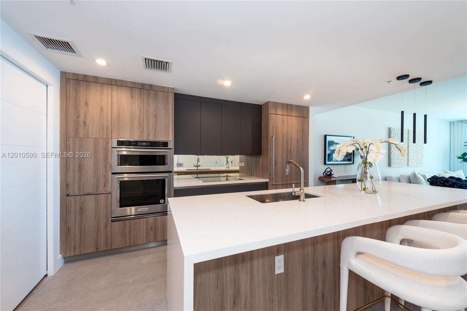 3801 Collins Ave #1502, Miami Beach FL 33140