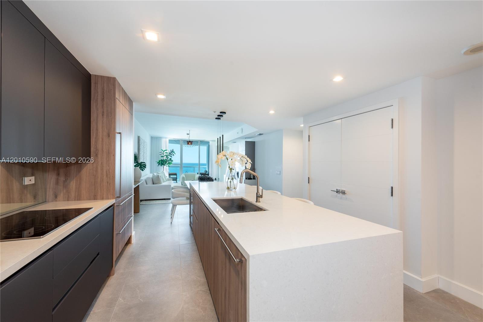 3801 Collins Ave #1502, Miami Beach FL 33140