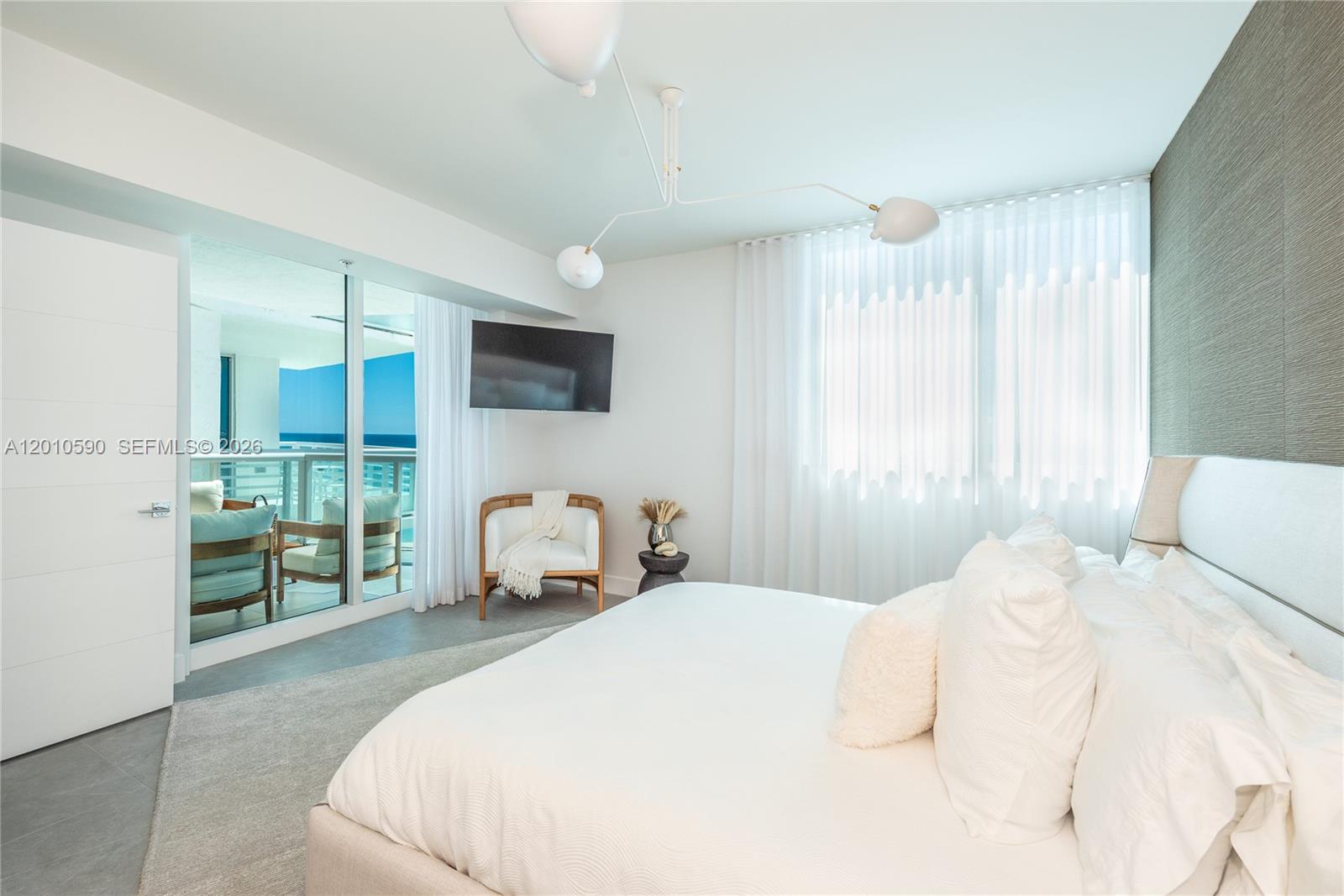 3801 Collins Ave #1502, Miami Beach FL 33140